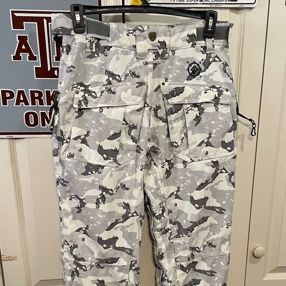 Empyre 10,000 MM Men’s Camouflage Snowboard Pants - Picture 2 of 7